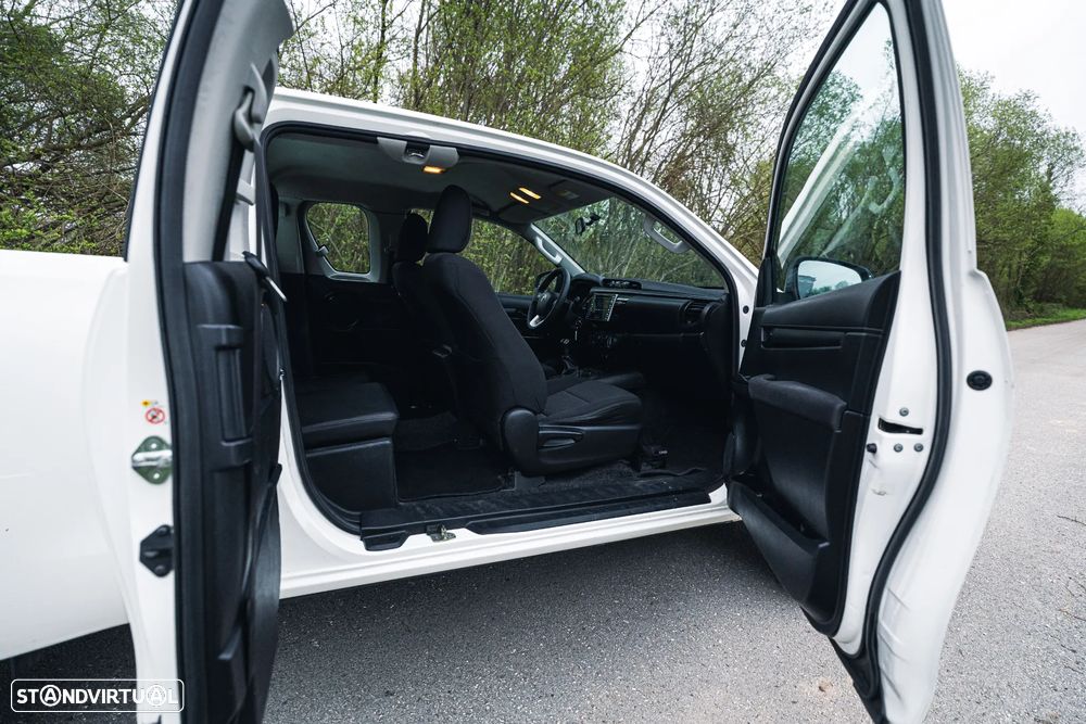 Toyota Hilux 2.4 D-4D 4WD CD CH - 24