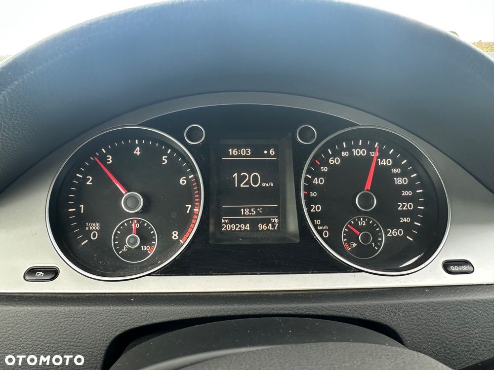 Volkswagen Passat 1.4 TSI BMT Comfortline - 17