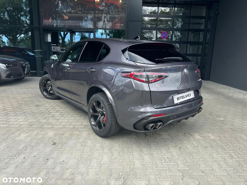 Alfa Romeo Stelvio - 9