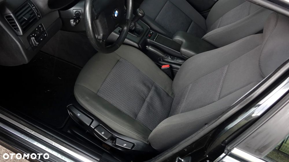 BMW Seria 3 320i - 4