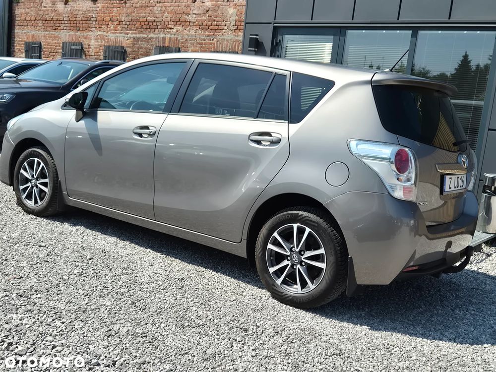 Toyota Verso 1.6 D-4D Prestige - 8
