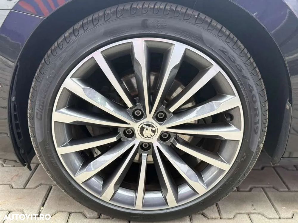 Skoda Superb Combi 2.0 TDI DSG Laurin & Klement - 12