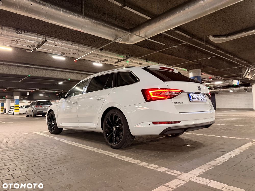 Skoda Superb 2.0 TDI 4x4 L&K DSG - 11