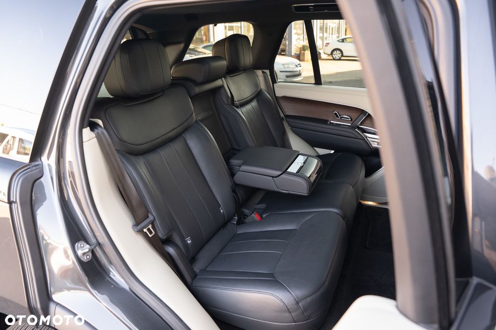 Land Rover Range Rover D300 HSE - 35