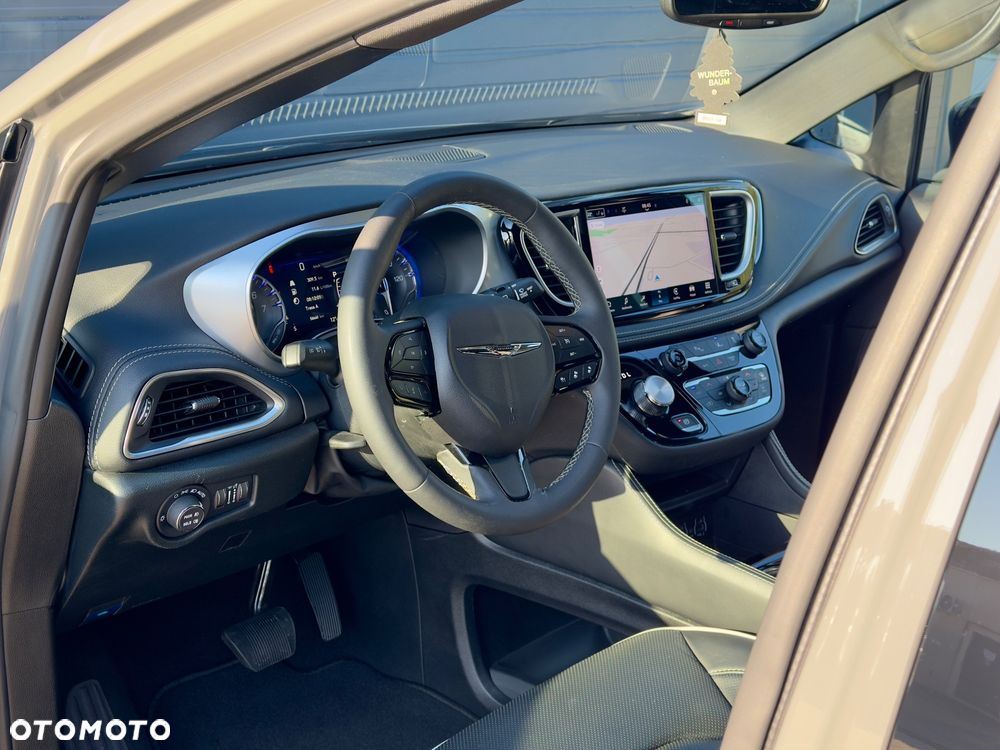 Chrysler Pacifica - 22