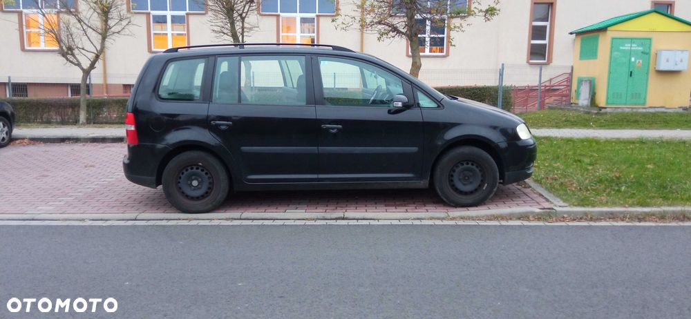 Volkswagen Touran - 4