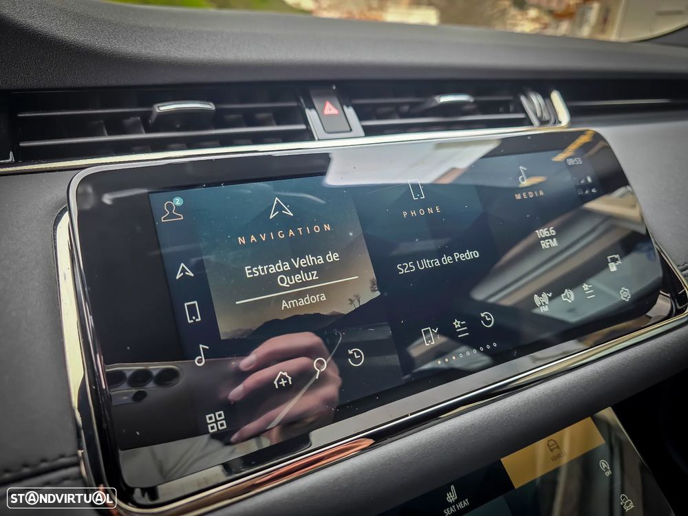 Land Rover Range Rover Evoque P300e R-Dynamic HSE - 33