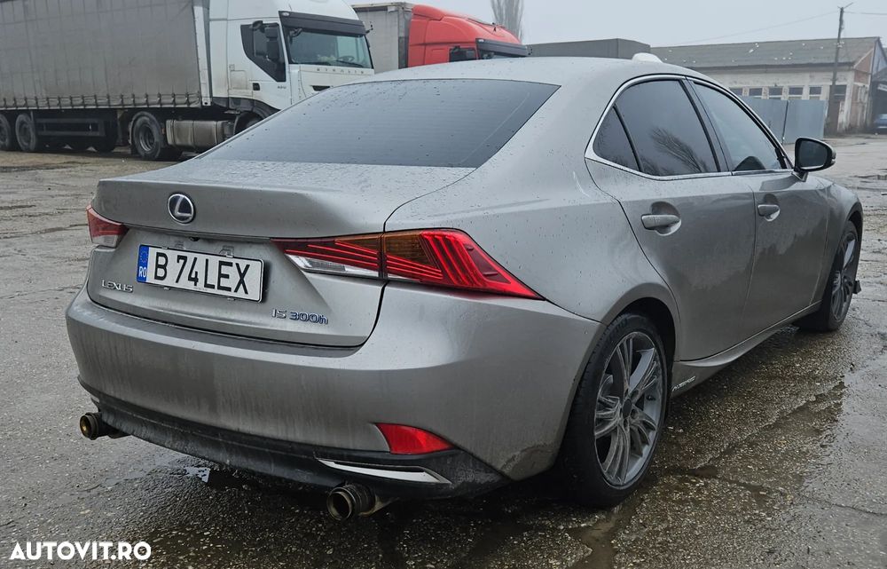 Lexus Seria IS 300h Executive Plus - 11