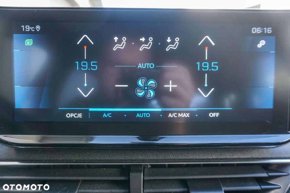 Peugeot 3008 1.2 PureTech Road Trip S&S EAT8 - 18