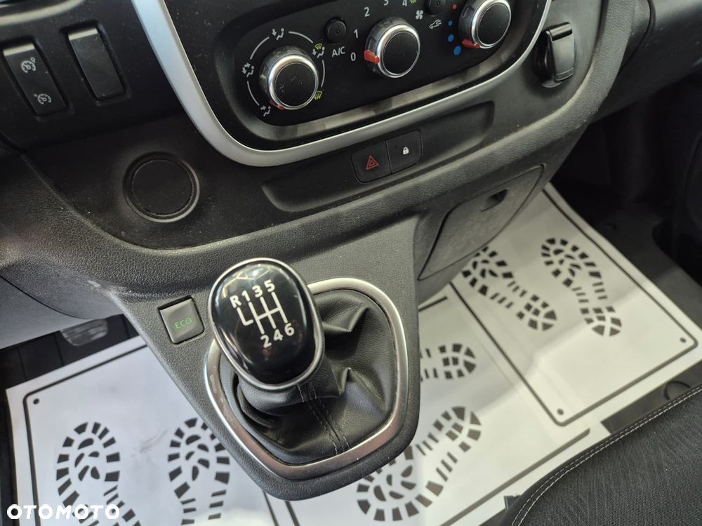 Renault Trafic 2.0 DCi 120  / L2H1 LONG / JEDYNY TAKI Z MONAKO / SERWISOWANY / ODŚWIEŻONY / ORYG. NISKI PRZEBIEG / RARYTAS / LAMPY LEDOWER  / DŁUGA PAKA / 3 MIEJSCA / UNIKATOWY STYL / EURO 6 - 24