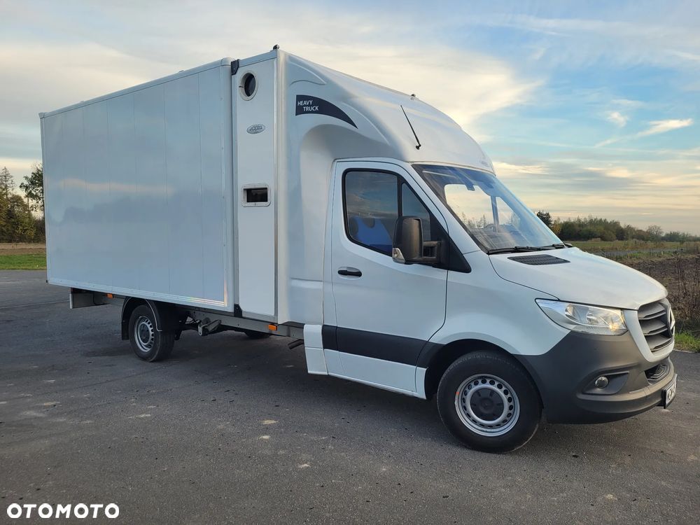 Mercedes-Benz Sprinter - 1