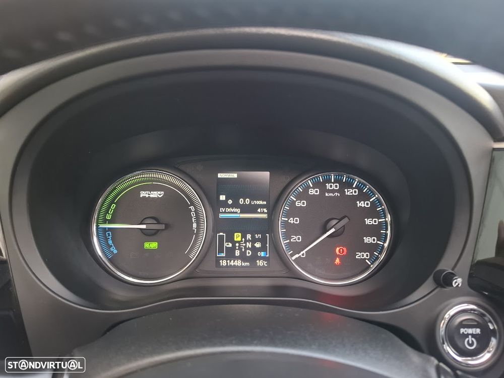 Mitsubishi Outlander - 13