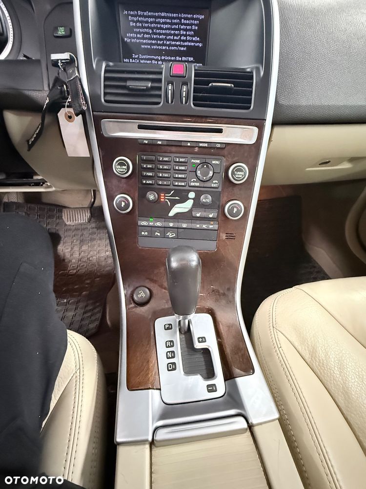 Volvo XC 60 D5 AWD - 8
