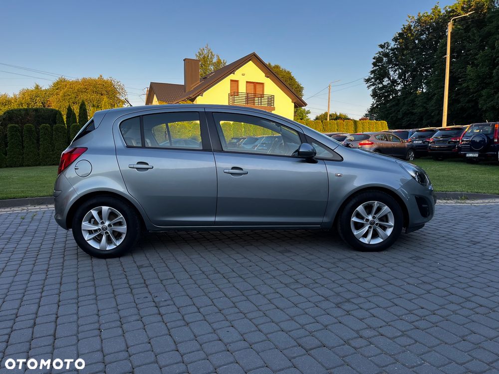 Opel Corsa 1.2 16V Cosmo - 2