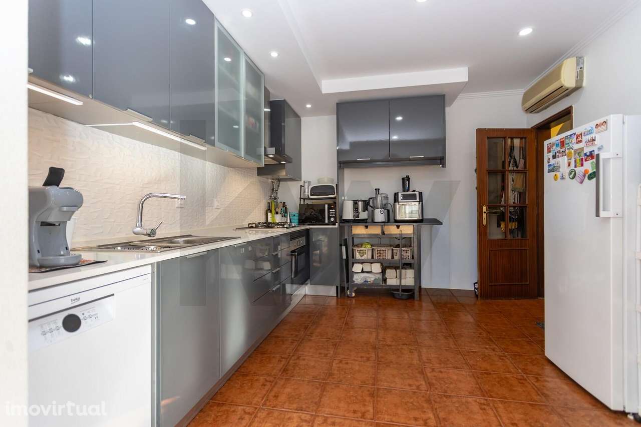 Moradia T4 na Moita – Zona do Palheirão | Excelente Exposição Solar - Grande imagem: 2/59