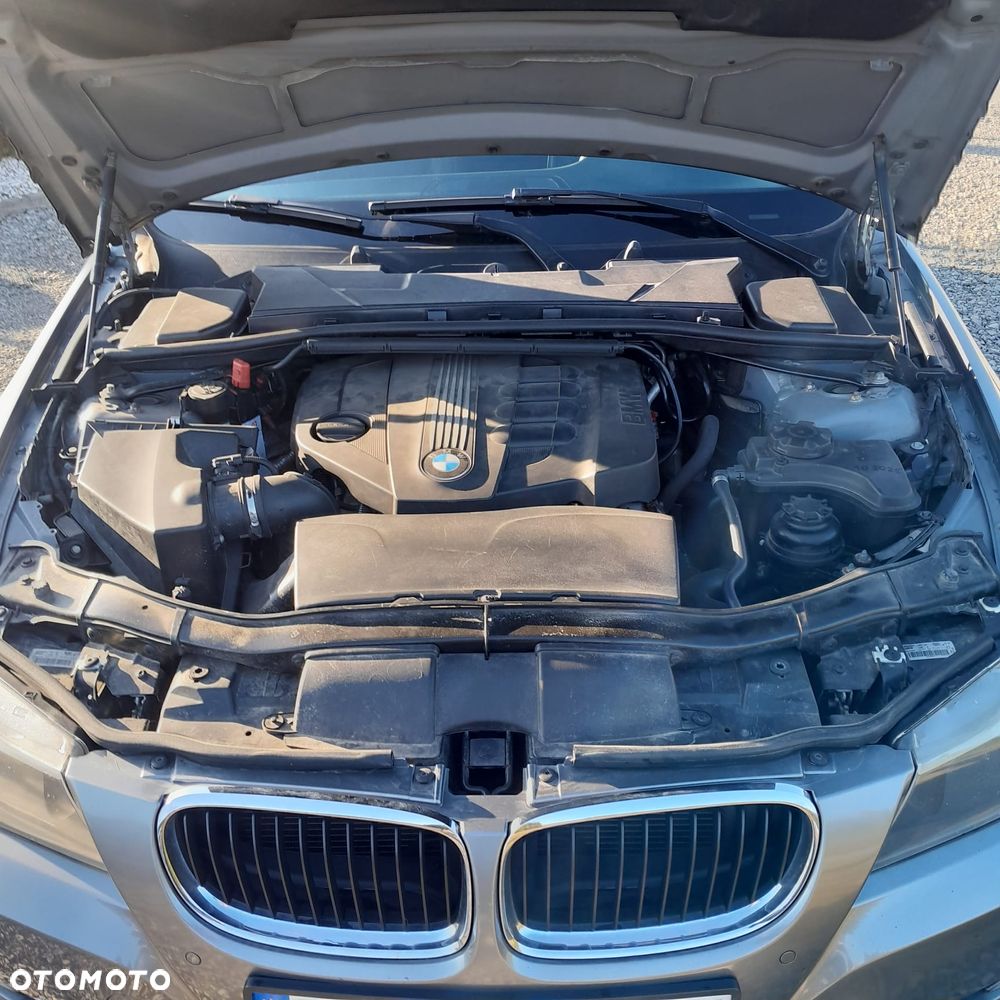 BMW Seria 3 320d xDrive - 13