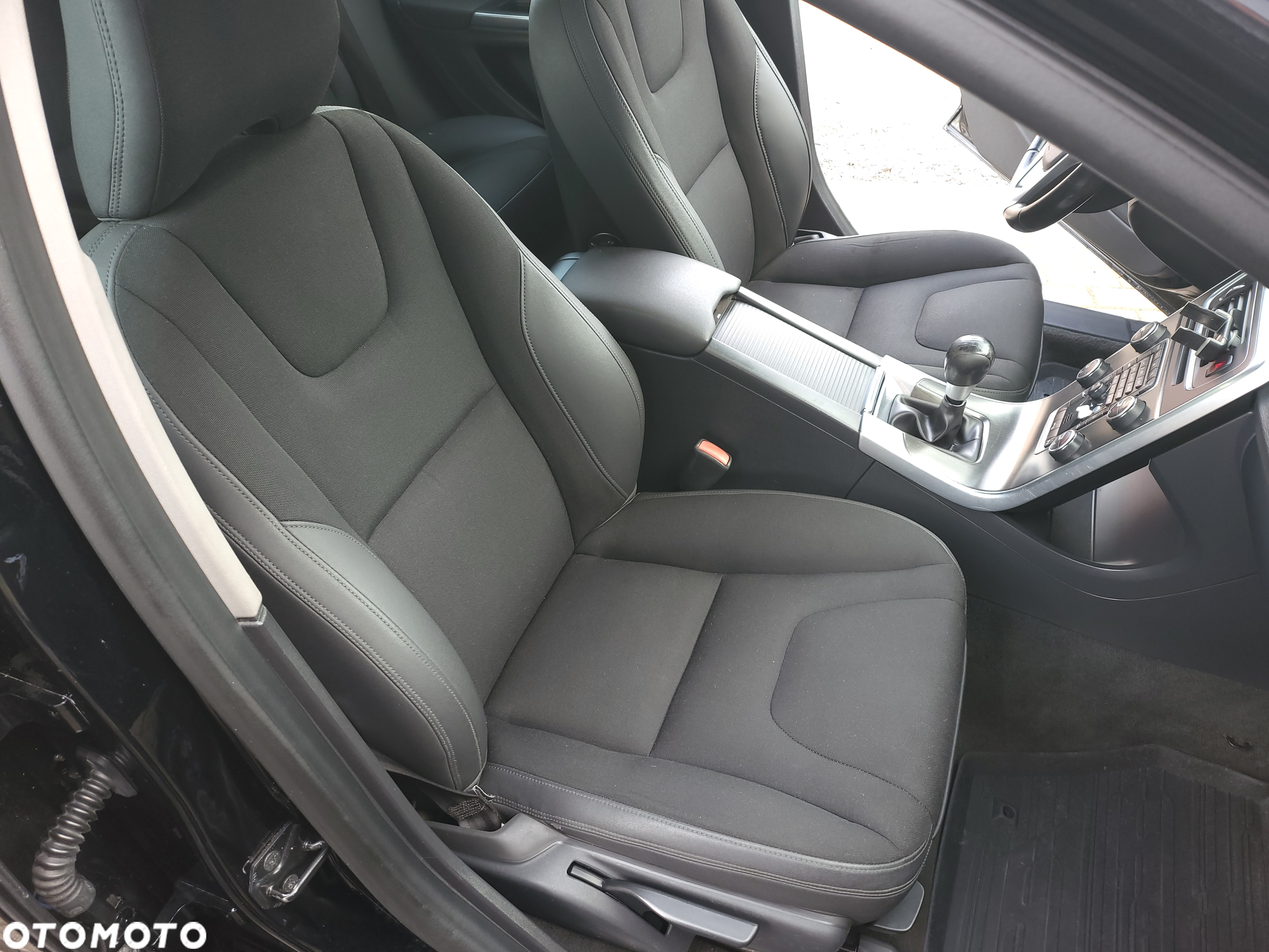 Volvo V60 D2 Momentum - 24