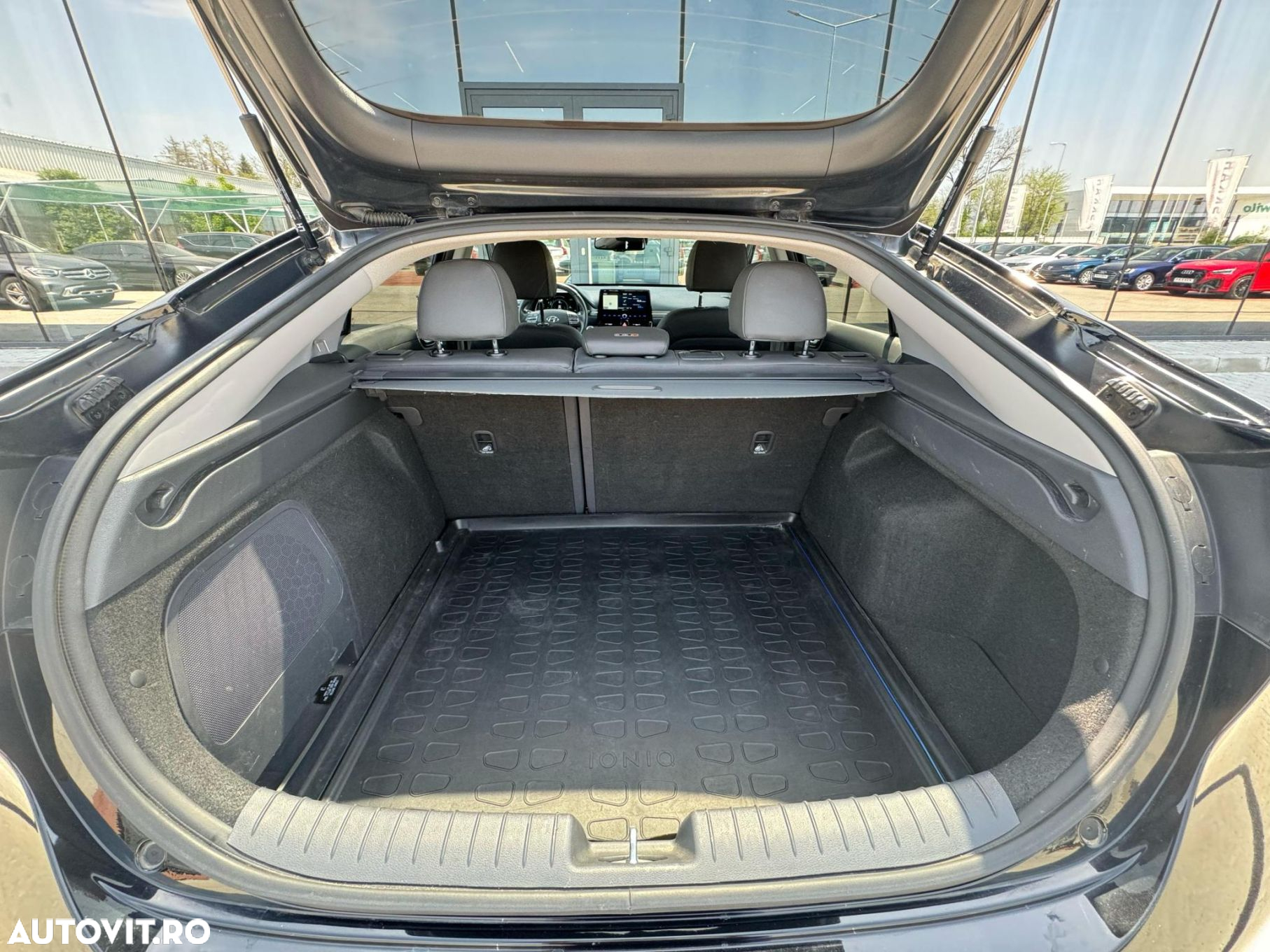 Hyundai IONIQ - 36