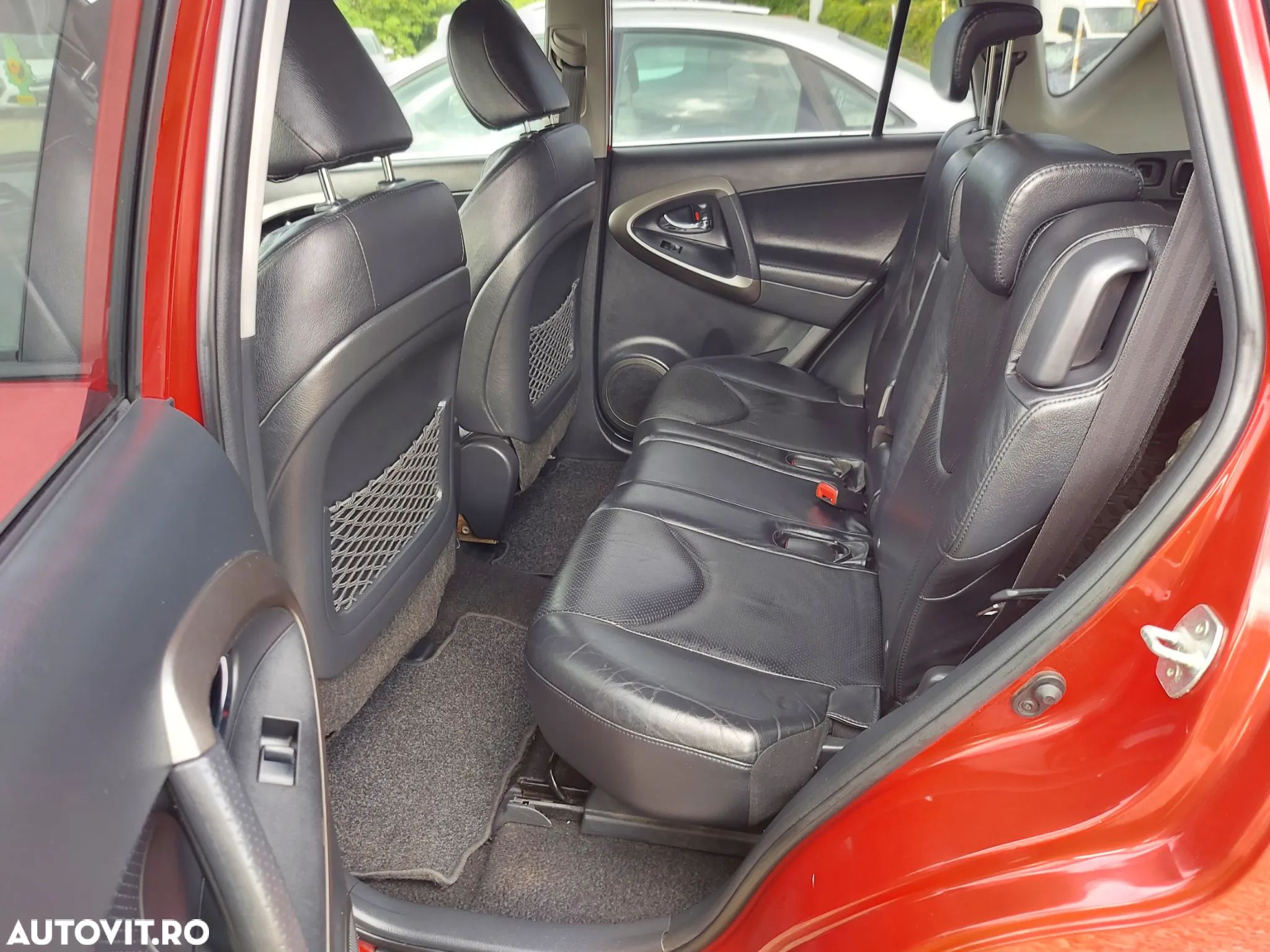 Toyota RAV4 - 8