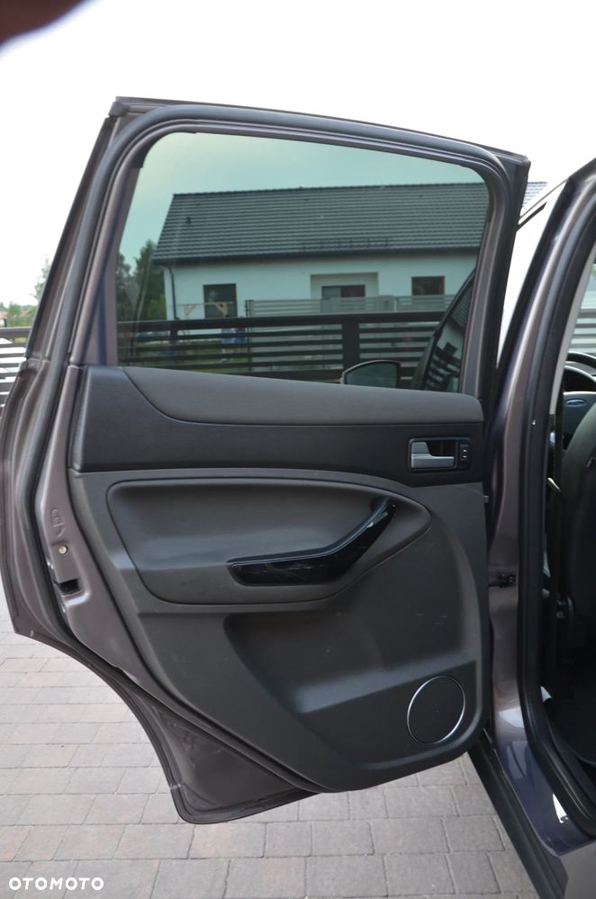 Ford Kuga 2.0 TDCi 4x4 Titanium - 12