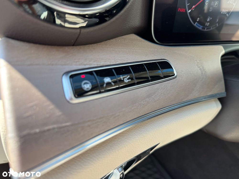 Mercedes-Benz Klasa E 400 Coupe 4-Matic 9G-TRONIC - 38