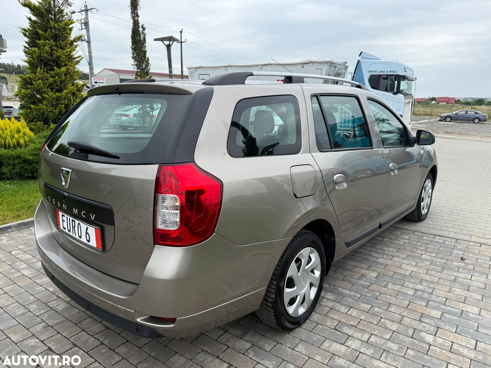 Dacia Logan MCV 1.2 16V 75 Celebration - 9