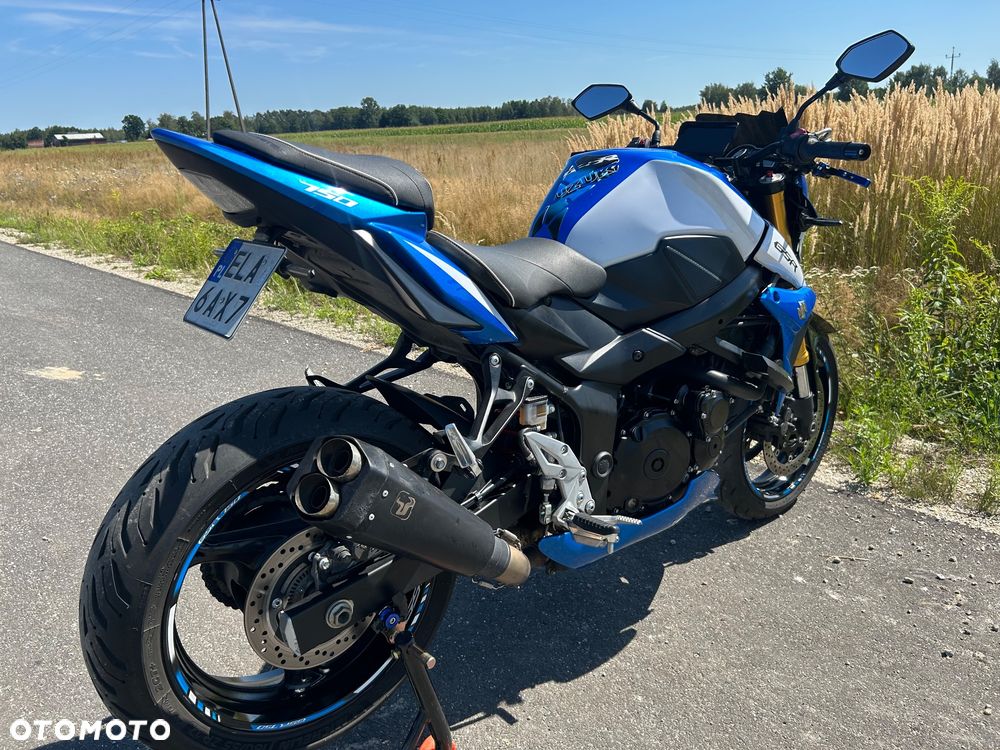 Suzuki GSR - 5
