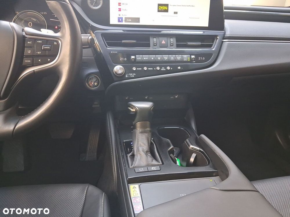 Lexus ES 300h Business Edition - 16