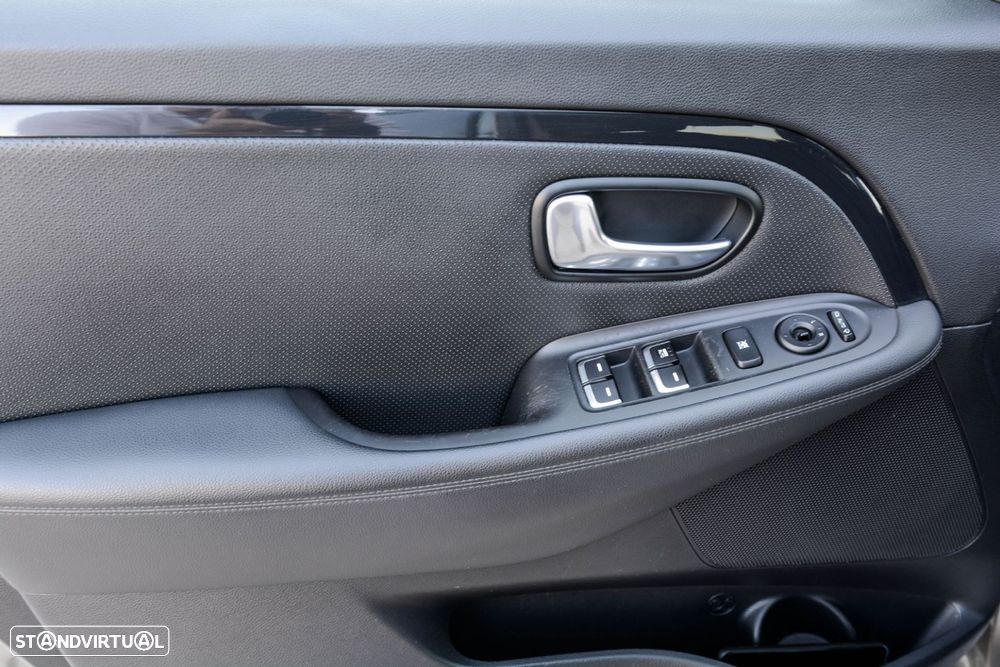 Kia Carens 1.7 CRDi ISG TX - 39