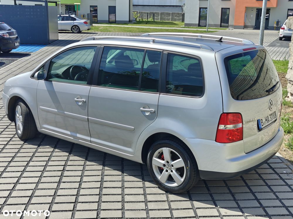 Volkswagen Touran - 8