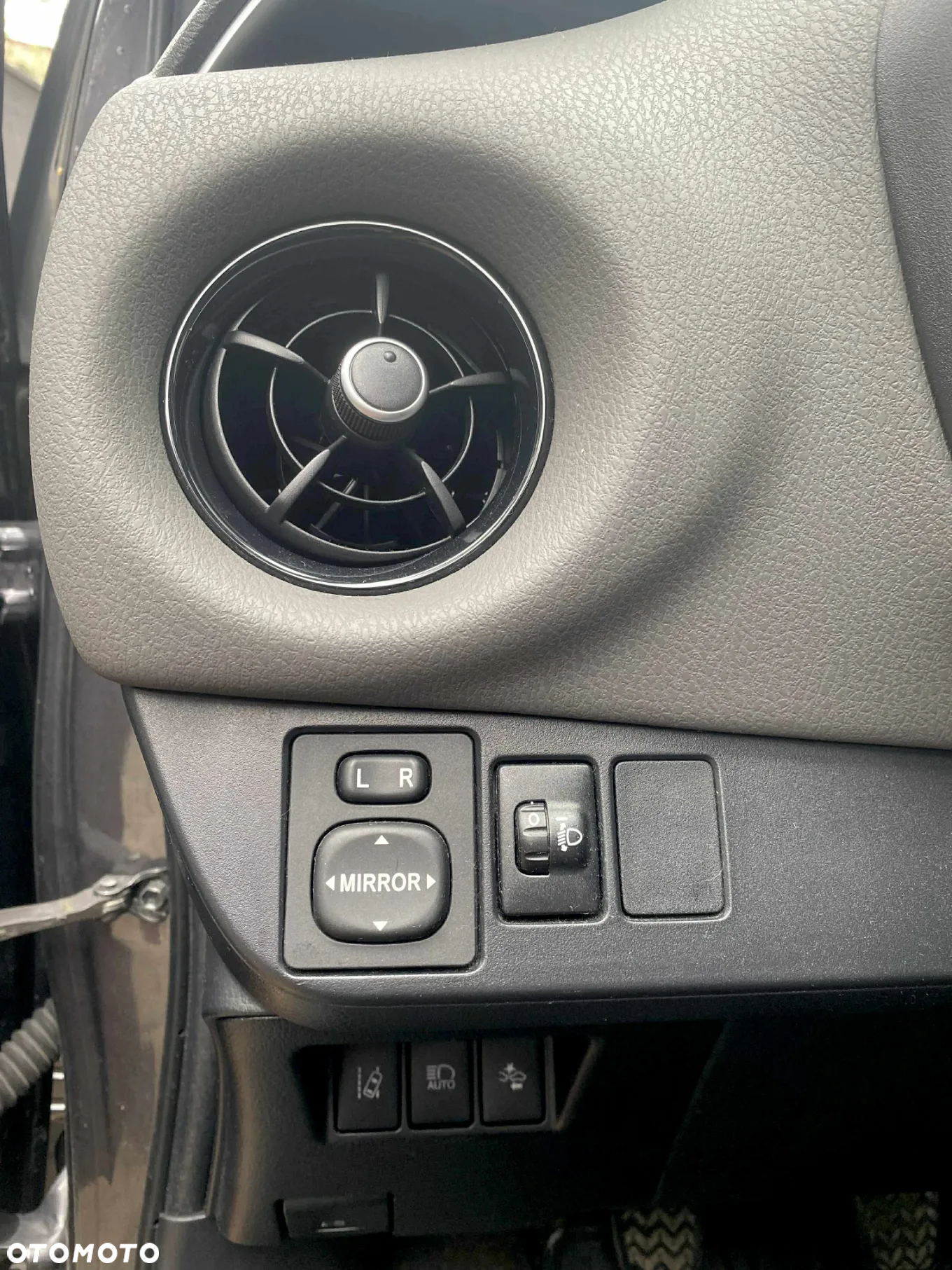 Toyota Yaris - 10