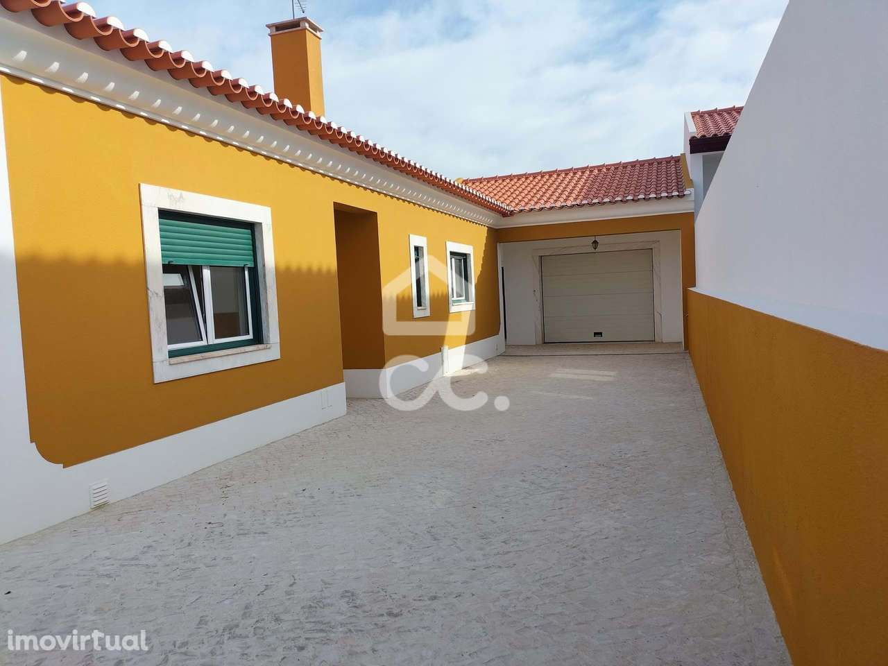 Moradia V4+1 térrea inserida em lote de 628 m2 - Grande imagem: 2/40