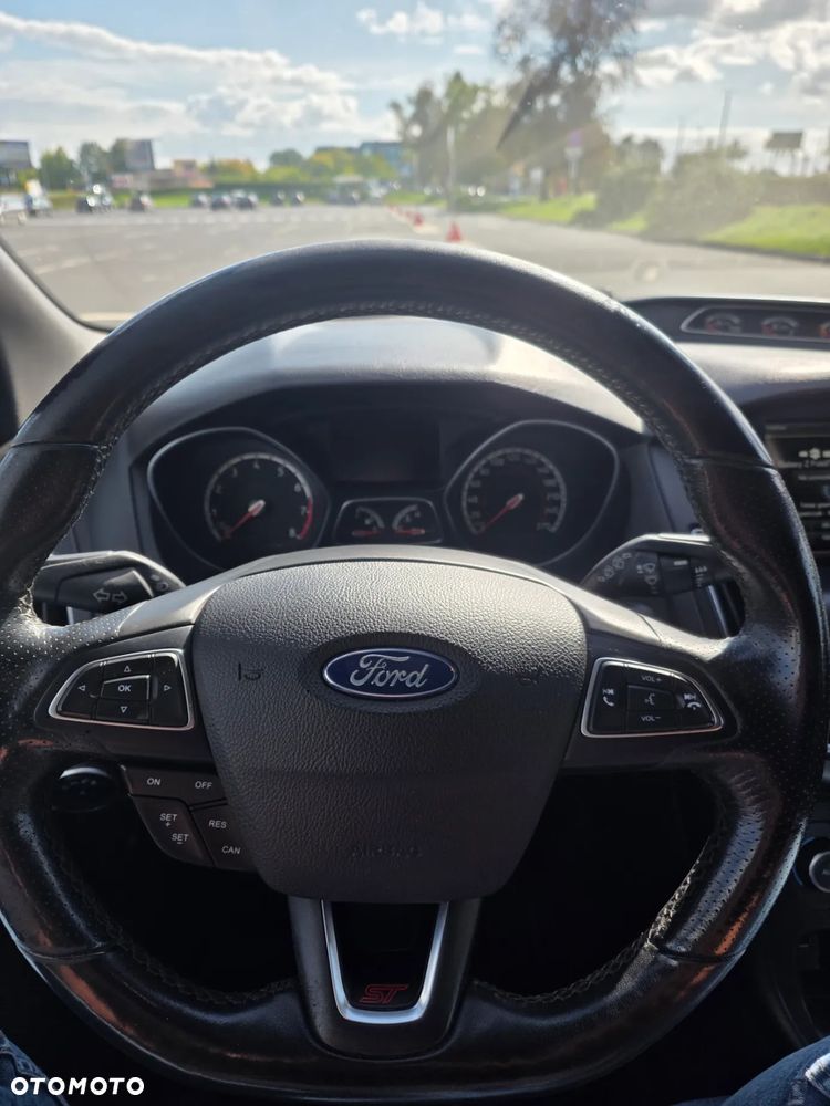 Ford Focus 2.0 EcoBoost ST - 11