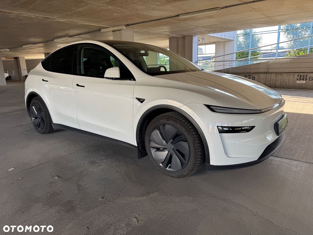 Tesla Model Y - 5