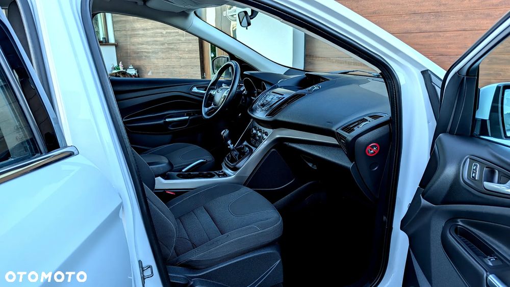 Ford Kuga 1.6 EcoBoost 2x4 Titanium - 11