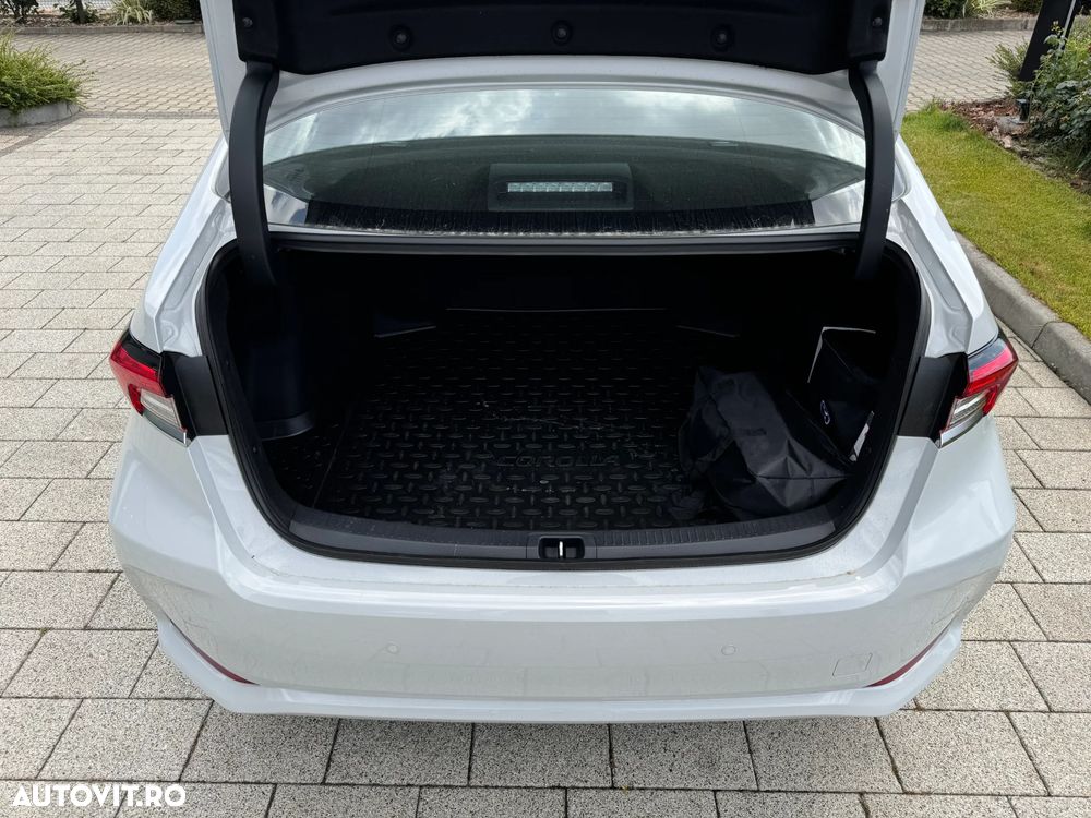 Toyota Corolla 1.8 HSD Business - 28