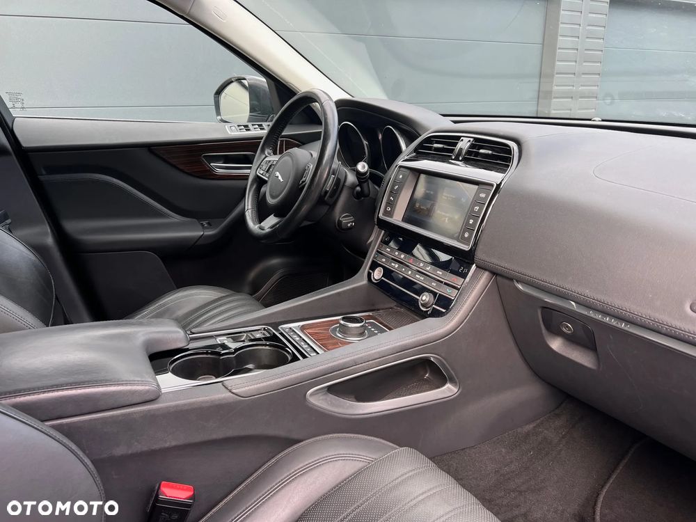 Jaguar F-Pace 20d AWD Pure - 11