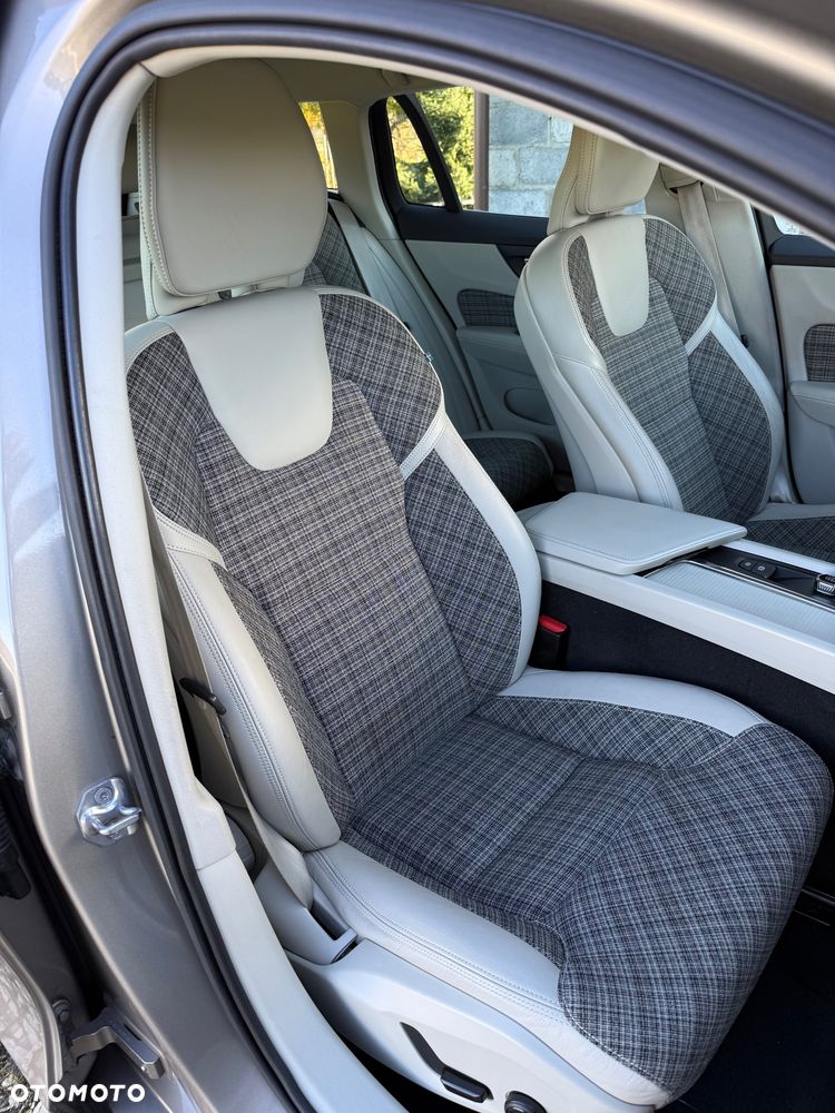 Volvo V60 D4 Momentum Pro - 11