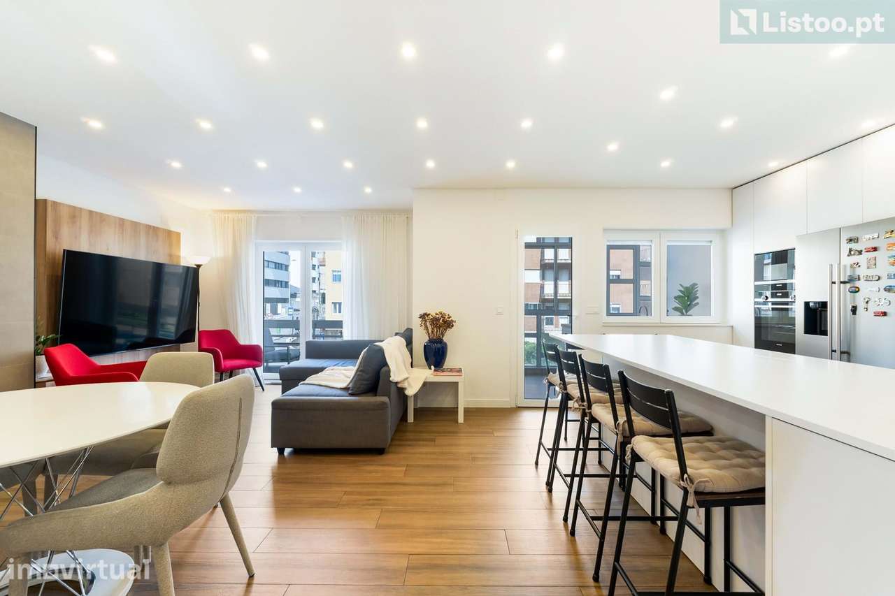 Apartamento T3 Renovado c/ Varanda Ampla | Canidelo - Grande imagem: 4/27