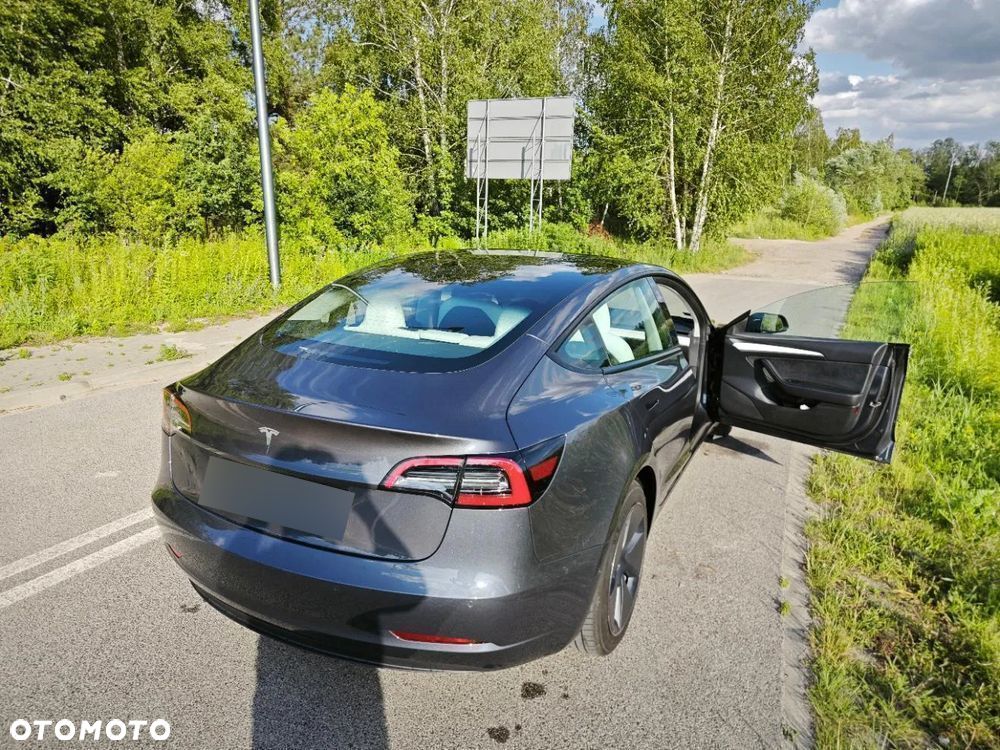 Tesla Model 3 - 13