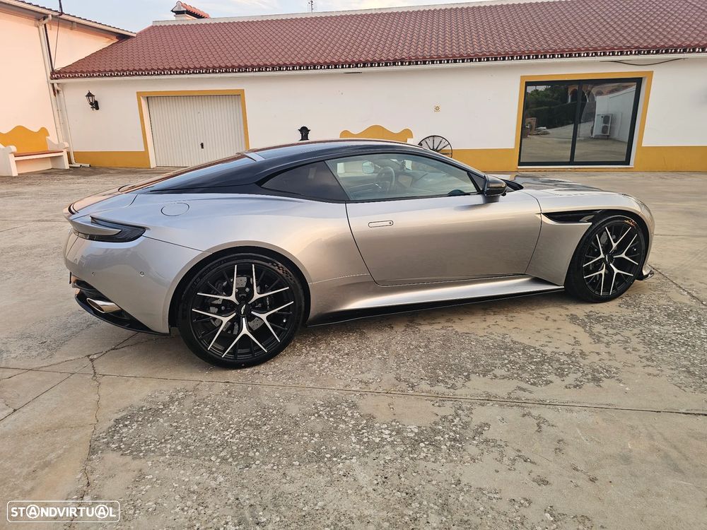Aston Martin DB12 Coupé V8 - 12