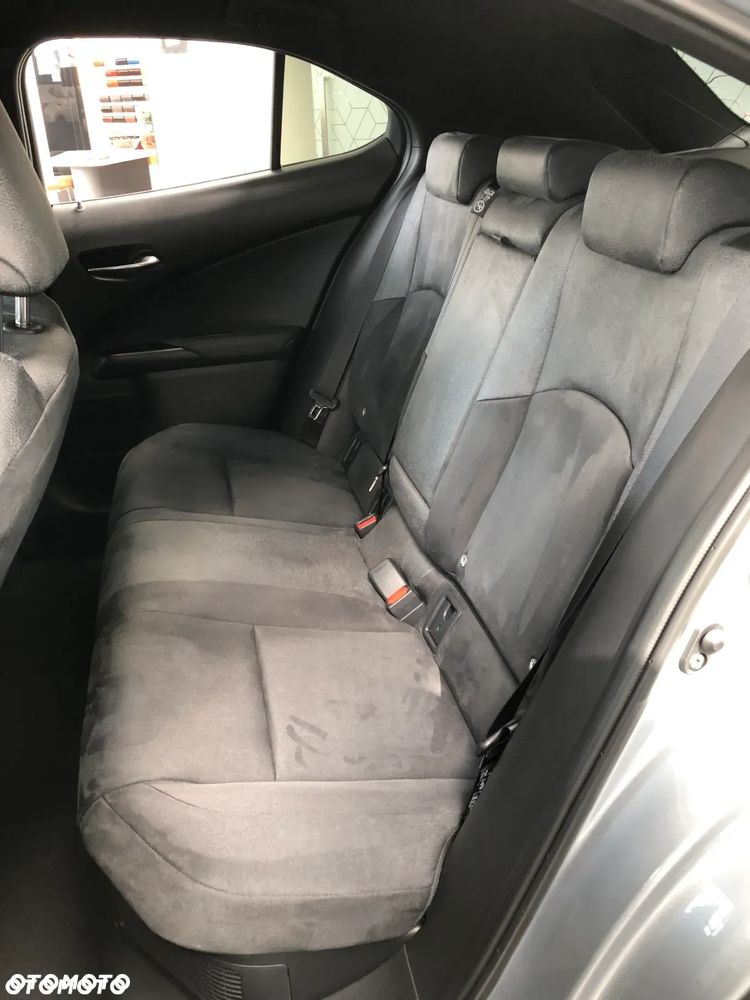 Lexus UX 300h Business - 11