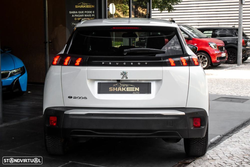 Peugeot e-2008 Allure - 10