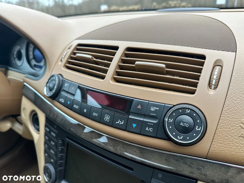 Mercedes-Benz Klasa E 500 4Matic Automatik Avantgarde - 36