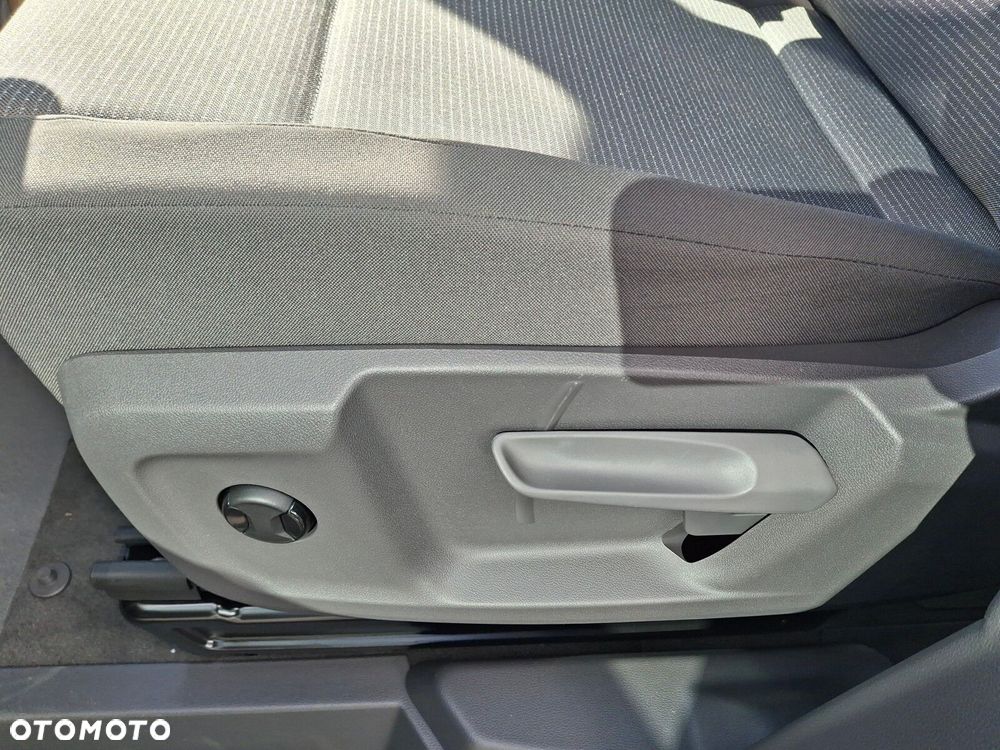 Volkswagen Multivan - 30