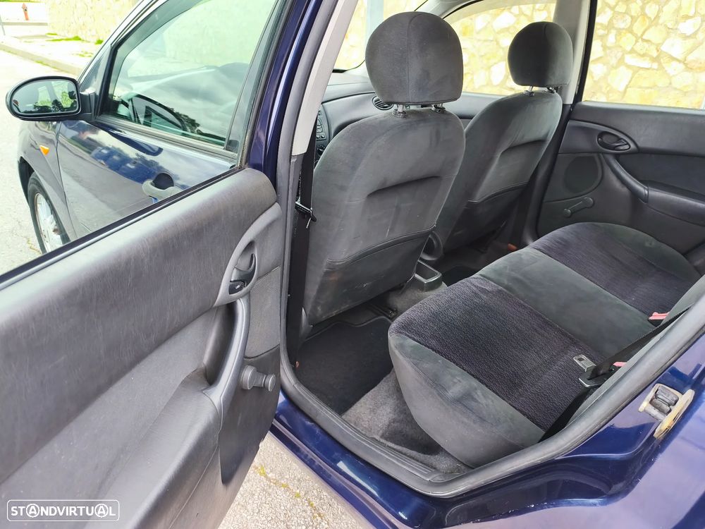 Ford Focus SW 1.8 TDdi Ghia - 11