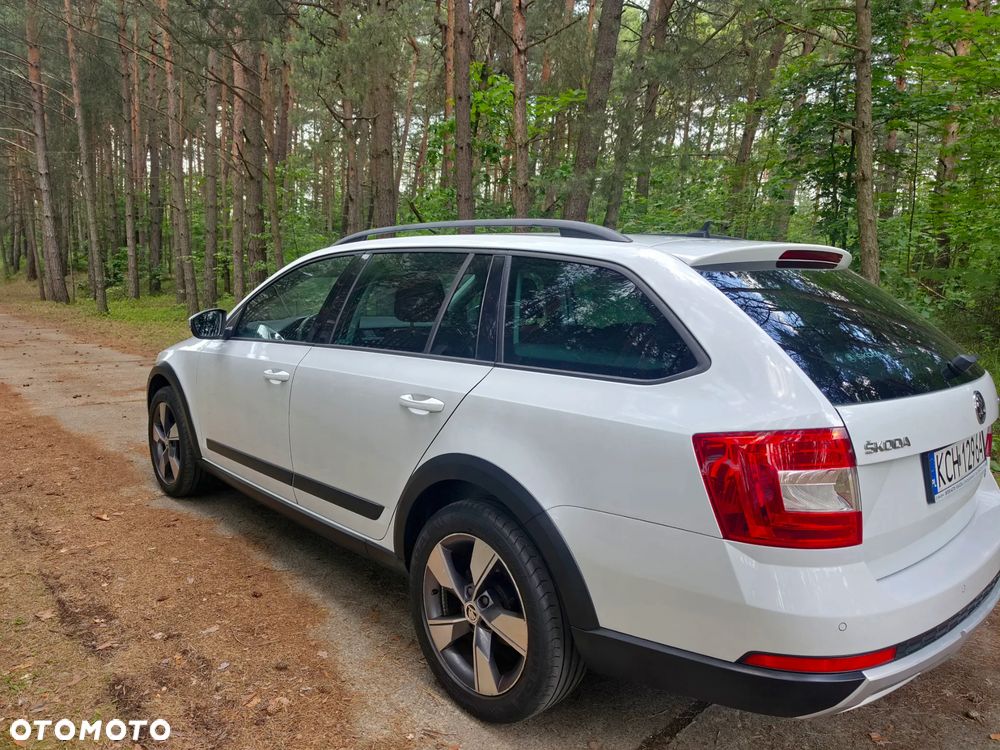 Skoda Octavia Scout 2.0 TDI 4x4 DSG - 3