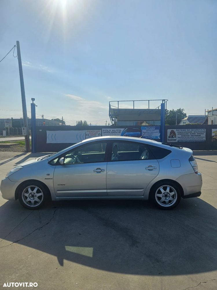 Toyota Prius - 3
