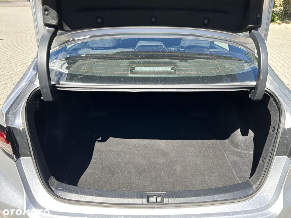 Toyota Corolla 1.8 Hybrid Comfort - 22