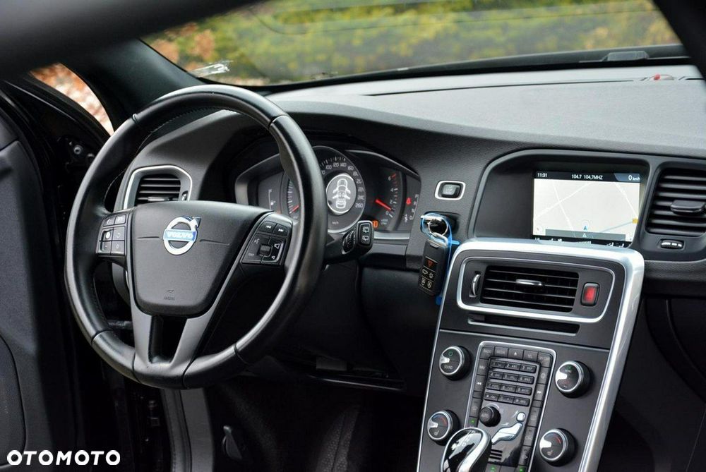 Volvo V60 D4 Geartronic Momentum Pro - 26